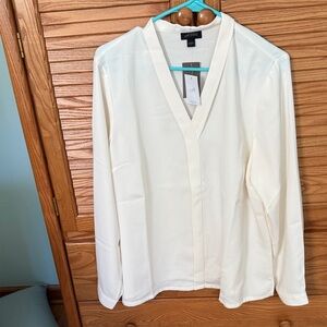NWT 🌸 J. Jill Cream V-Neck Blouse Size Large